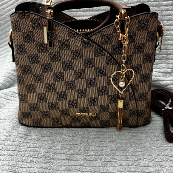 Checkered Tote Crossbody Bag w/ Gold Heart Tassel Charm Purse, New - Picture 12 of 16